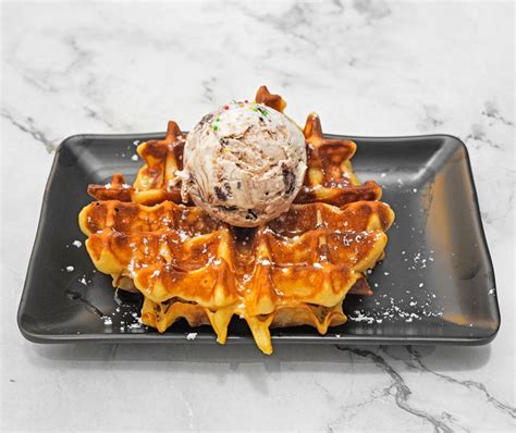 SMOOCHIE CREAMERY, Singapore .